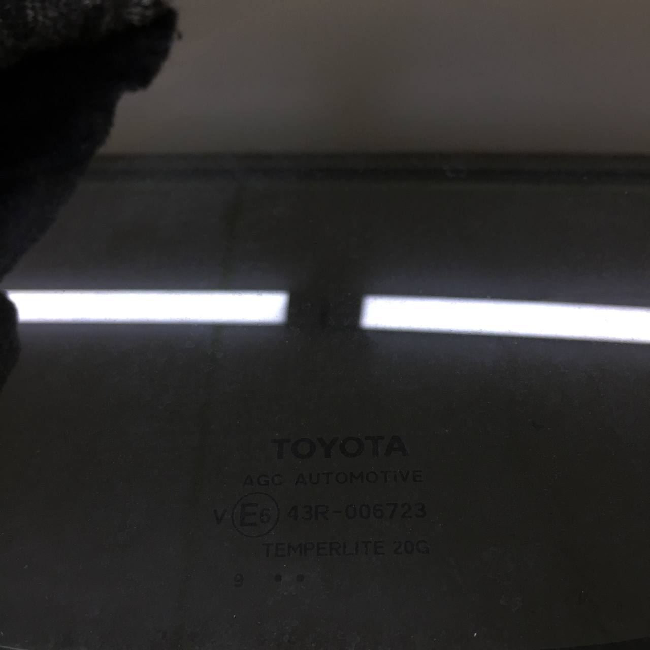 Стекло кузовное глухое правое Toyota Rav 4 (XA50) 2018>