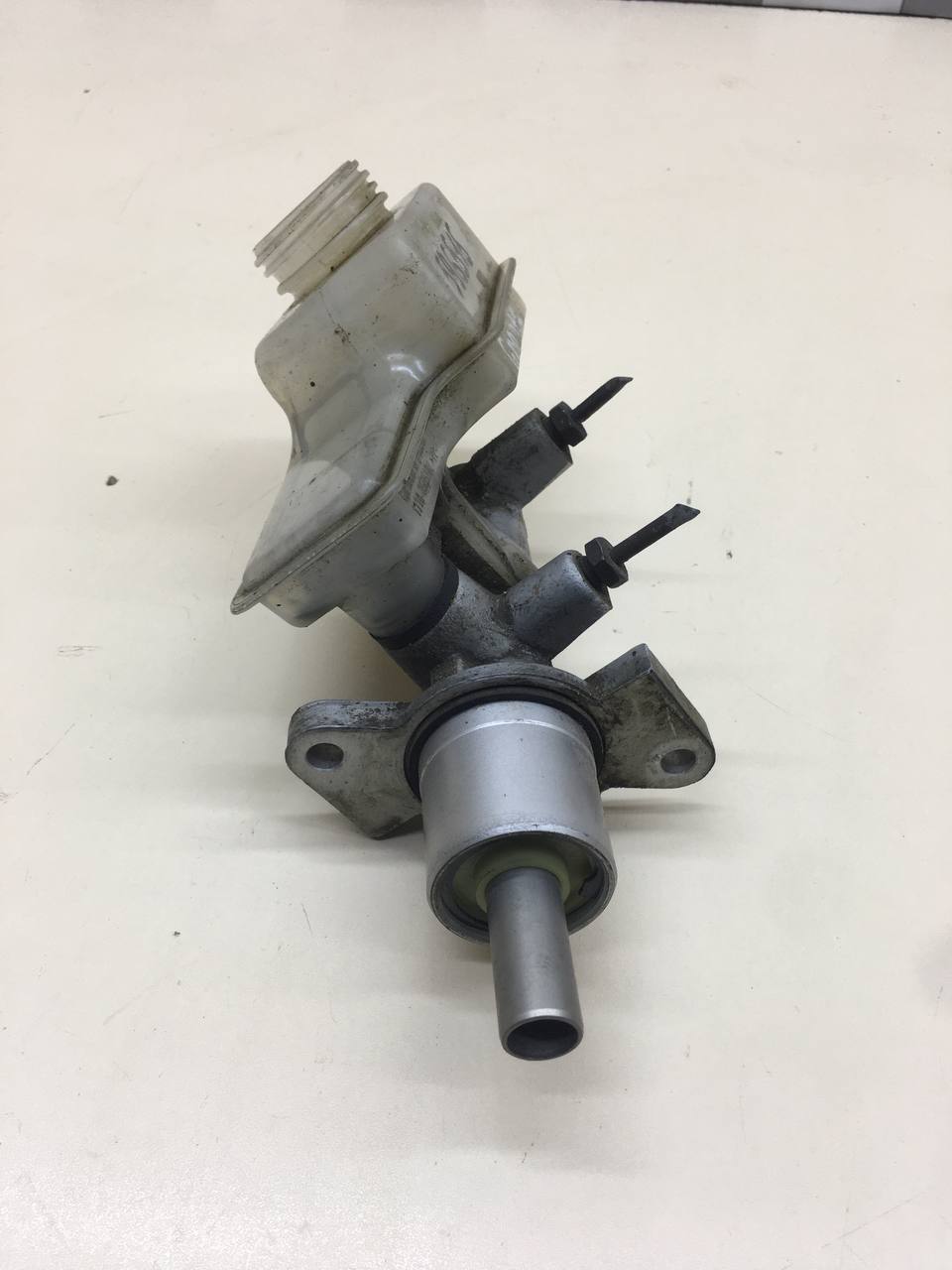 Цилиндр тормозной главный Lada Granta 2011>