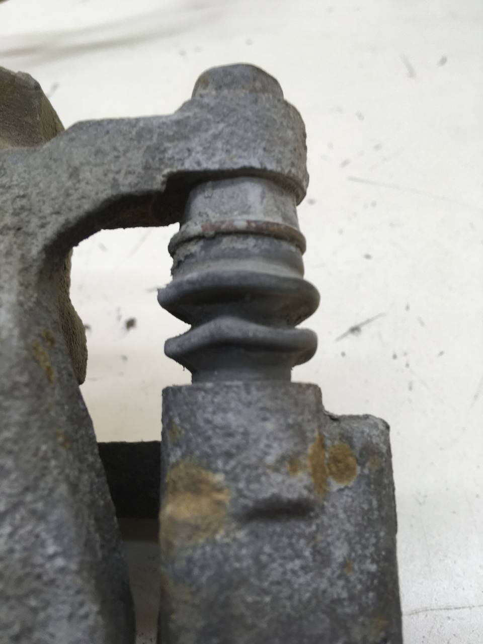 Суппорт передний правый Toyota Rav 4 (A30) 2006-2013