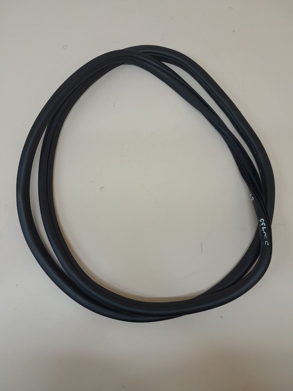 Уплотнитель проема двери задней правой Mitsubishi Outlander (GF) 2012>