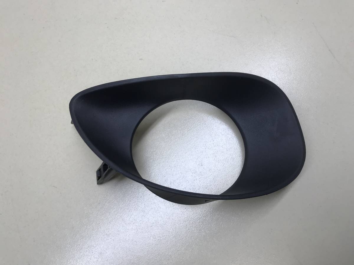 Рамка противотуманной фары правой Toyota Yaris (P90) 2005-2011