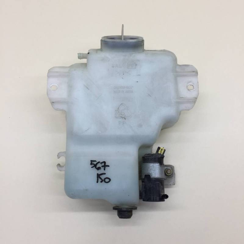 Бачок омывателя Mitsubishi Pajero/Montero 3 (V6, V7) 2000-2006 Бачок омывателя Mitsubishi Pajero/Montero 3 (V6, V7) 2000-2006