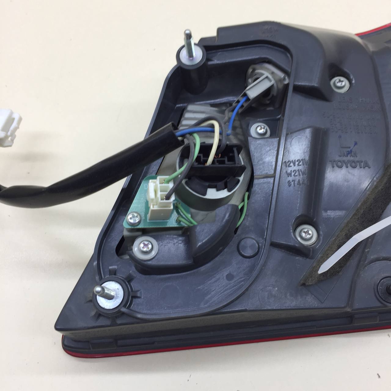 Фонарь задний внутренний левый Lexus LS460 (XF40) 2006-2017