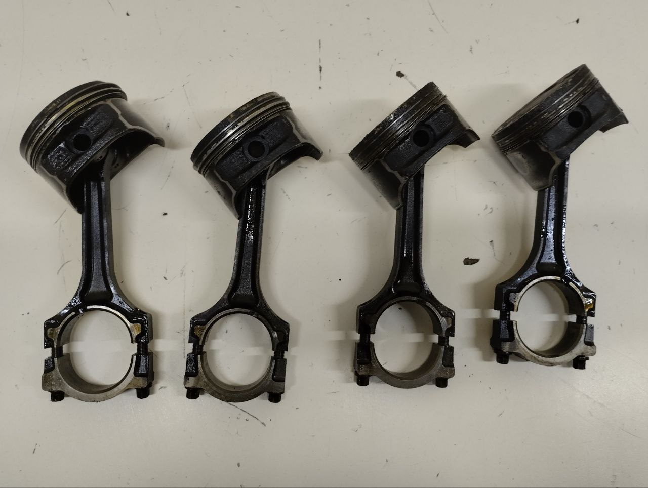 Поршень с шатуном Ford Focus 3 2011>