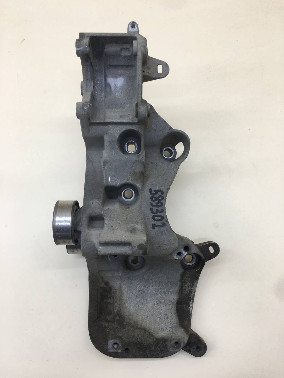 Кронштейн генератора Nissan Almera 3 (G11, G15) 2012> Кронштейн генератора Nissan Almera 3 (G11, G15) 2012>