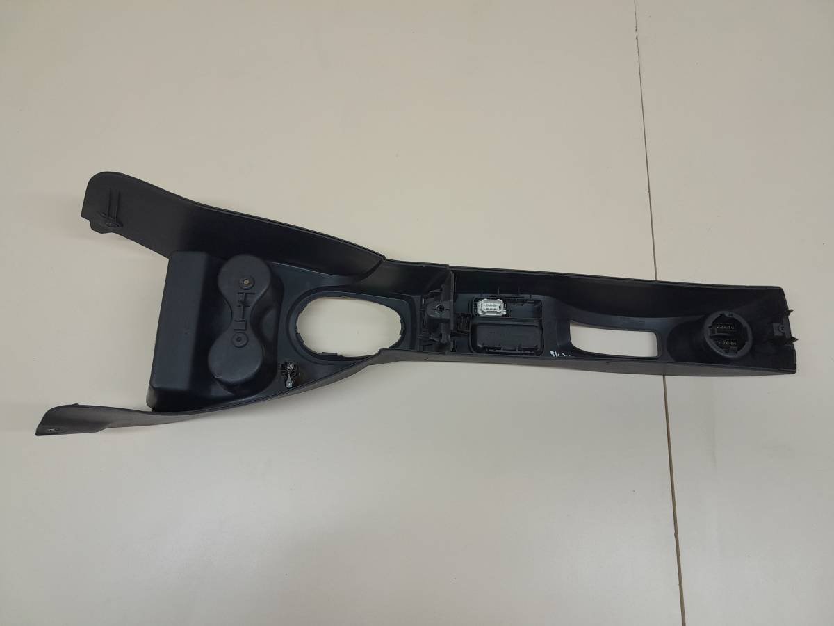 Консоль центральная Renault Logan (1) 2005-2014 Консоль центральная Renault Logan (1) 2005-2014