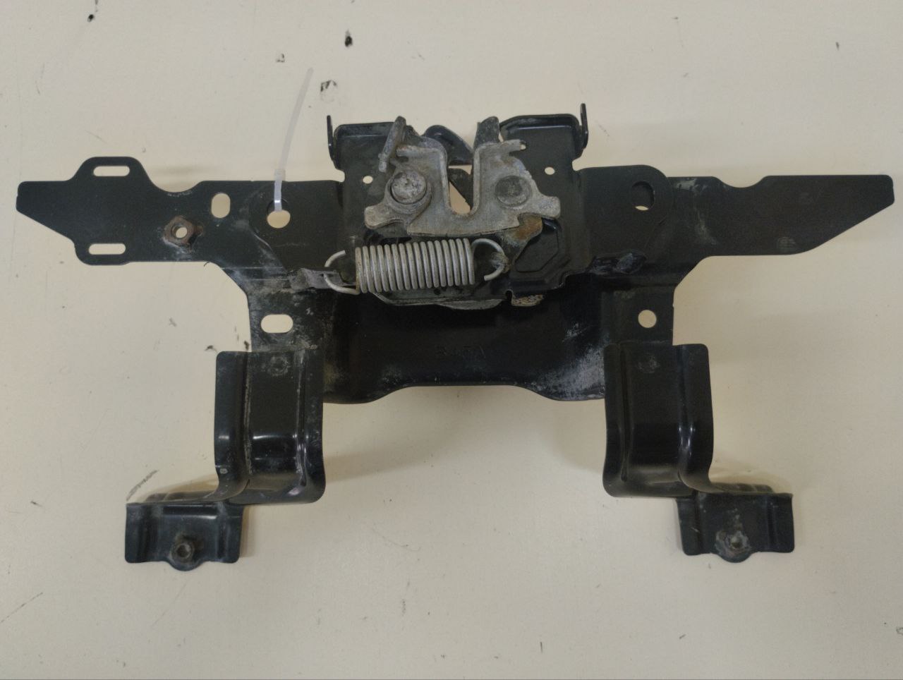 Замок капота Mazda Mazda 3 (BM) 2013-2016 Замок капота Mazda Mazda 3 (BM) 2013-2016