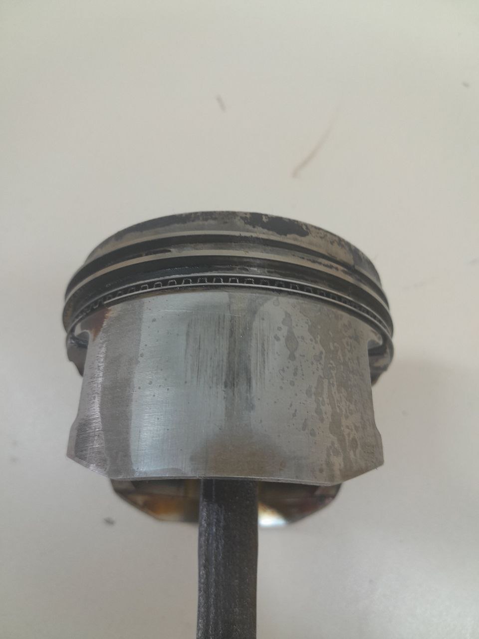 Поршень с шатуном Nissan Almera Classic (B10) 2006-2013 Поршень с шатуном Nissan Almera Classic (B10) 2006-2013