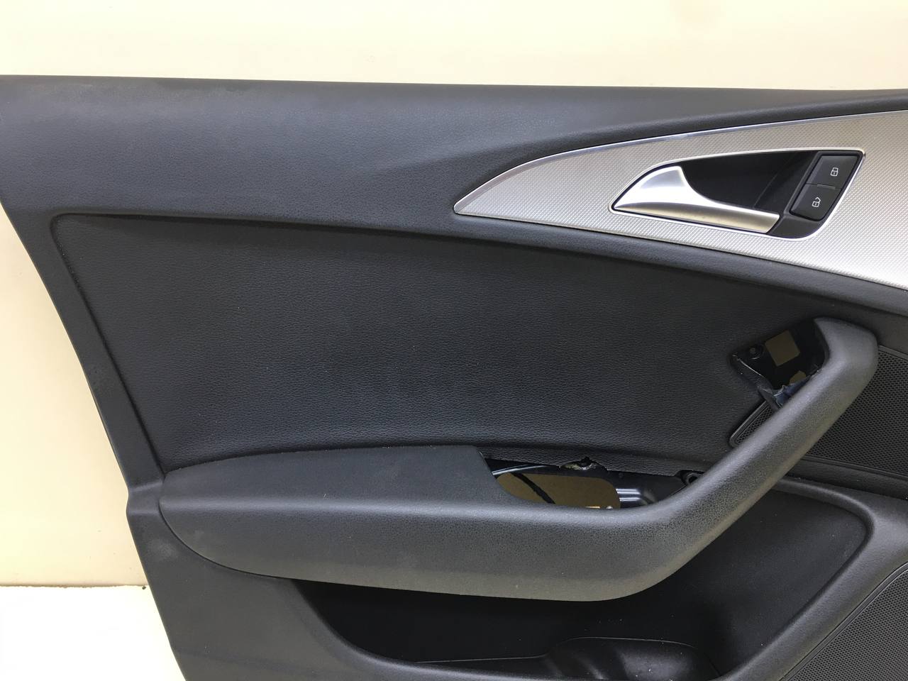 Обшивка двери передней левой Audi A6 (C7) 2011>