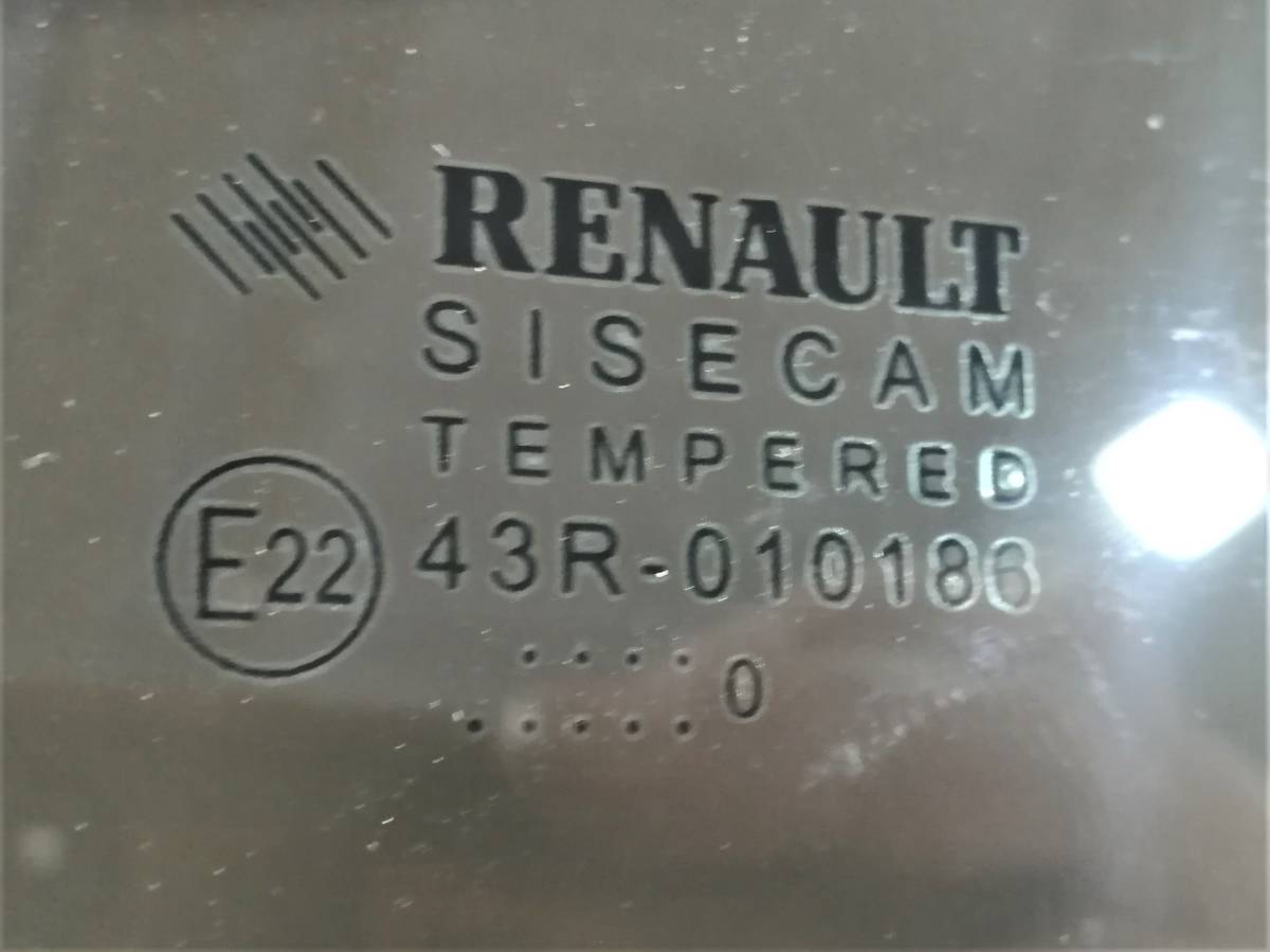 Стекло двери задней правой (форточка) Renault Sandero 2014>