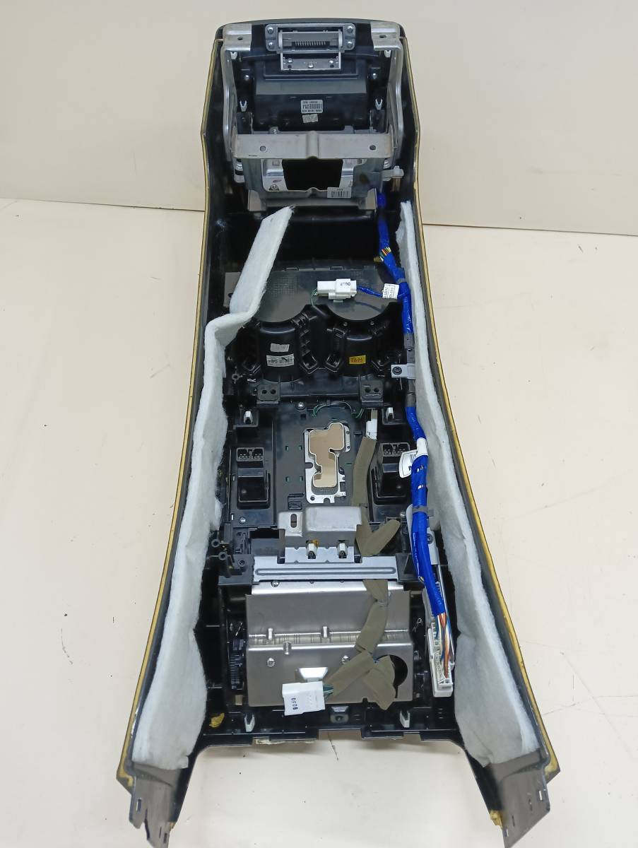 Консоль центральная Hyundai ix55 2007-2013 Консоль центральная Hyundai ix55 2007-2013