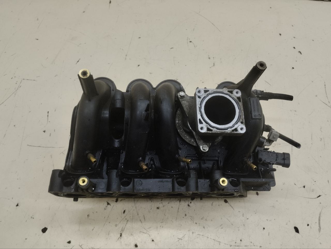 Коллектор впускной Renault Logan (2) 2014> Коллектор впускной Renault Logan (2) 2014>