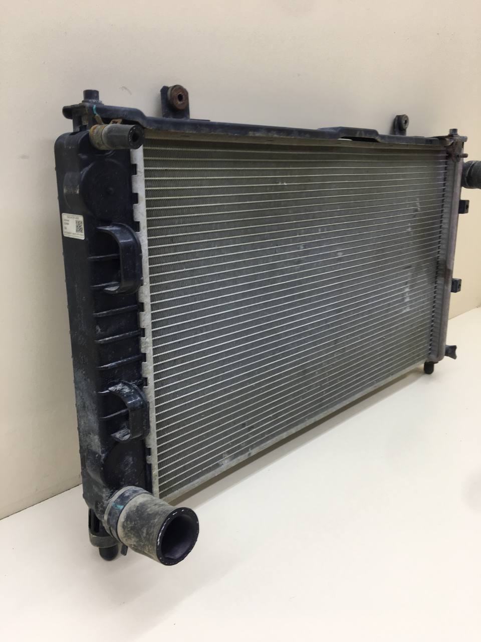Радиатор охлаждения двигателя Lada Granta 2011>