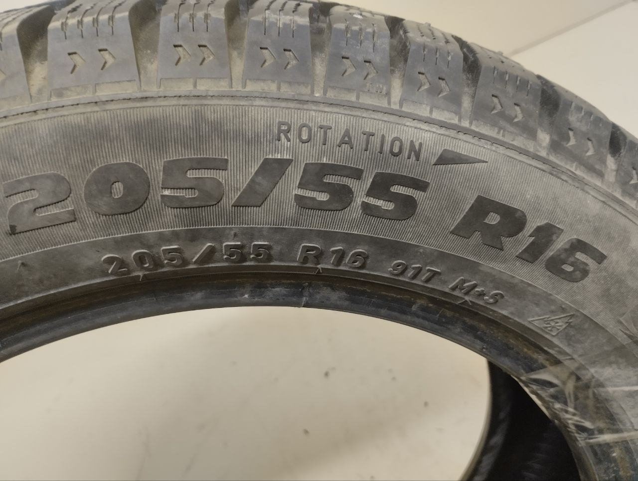 Шины R16 Зимние шипованные Pirelli Formula Ice