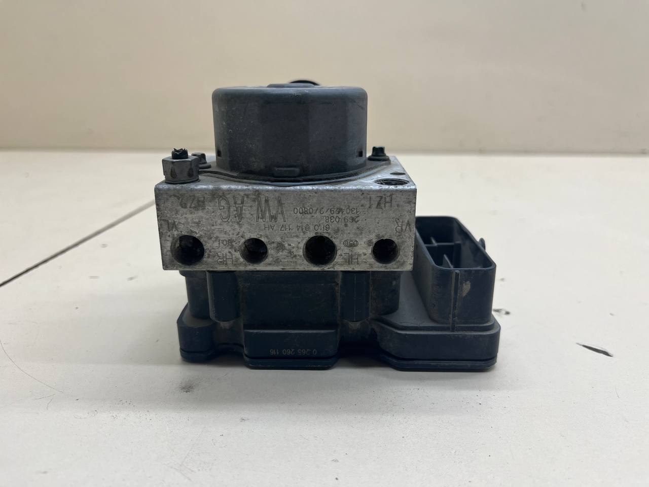 Блок ABS (насос) Volkswagen Polo (MK5) 2011-2020