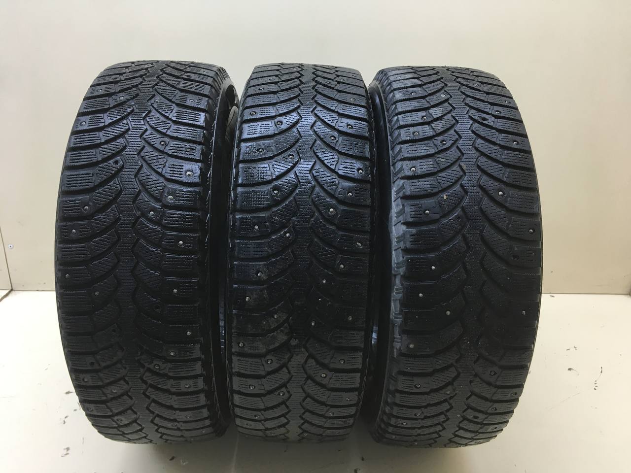 Шины R15 Зимние шипованные Bridgestone Blizzak Spike-01 Шины R15 Зимние шипованные Bridgestone Blizzak Spike-01