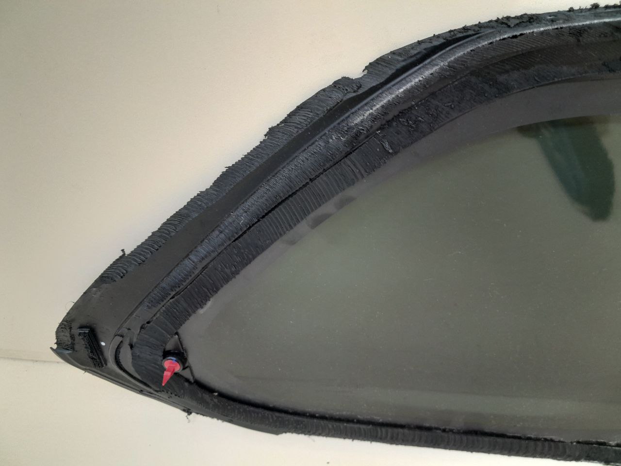 Стекло кузовное глухое левое Mitsubishi Outlander (GF) 2012>