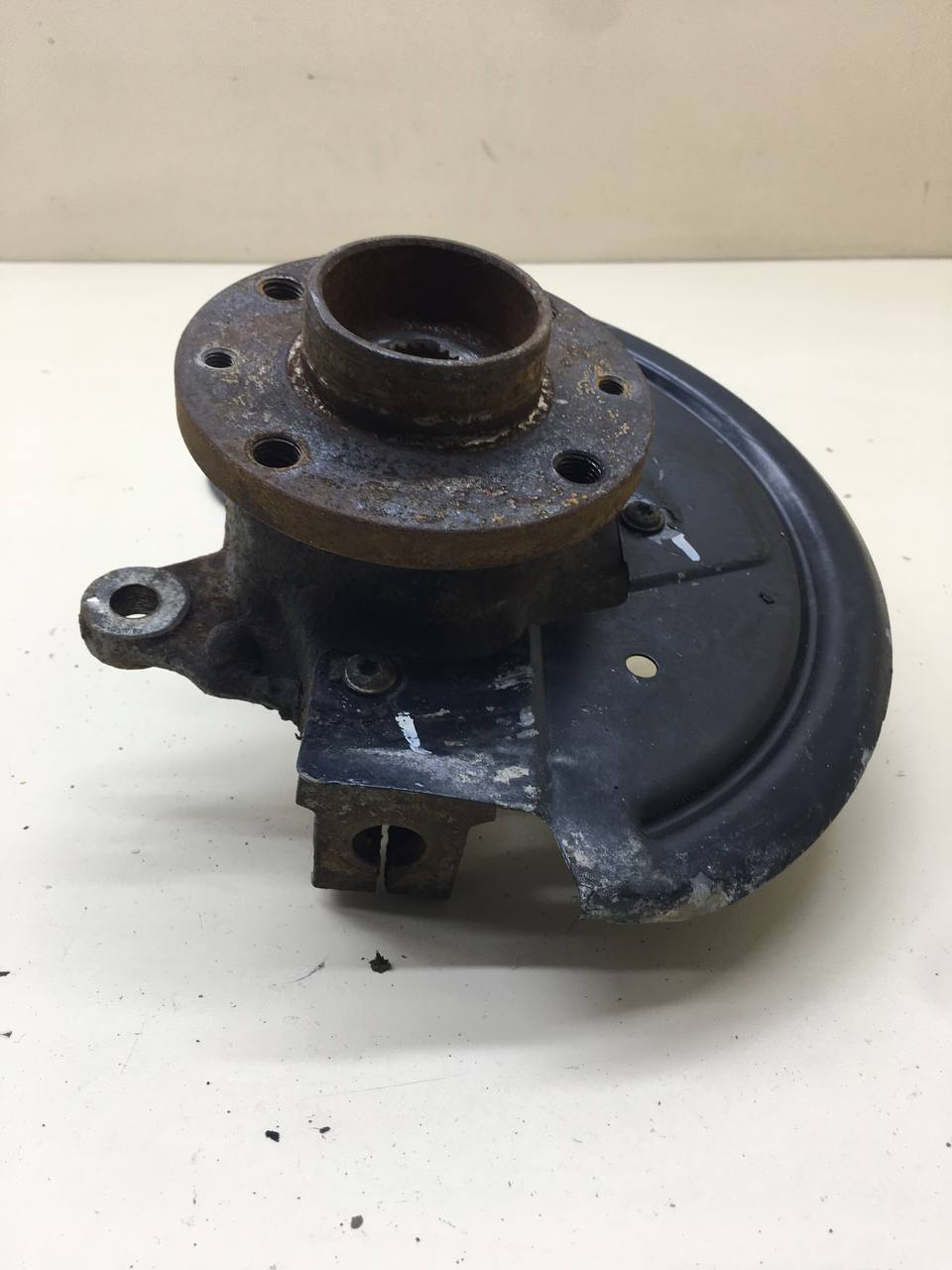 Кулак поворотный передний левый Renault Logan (2) 2014>