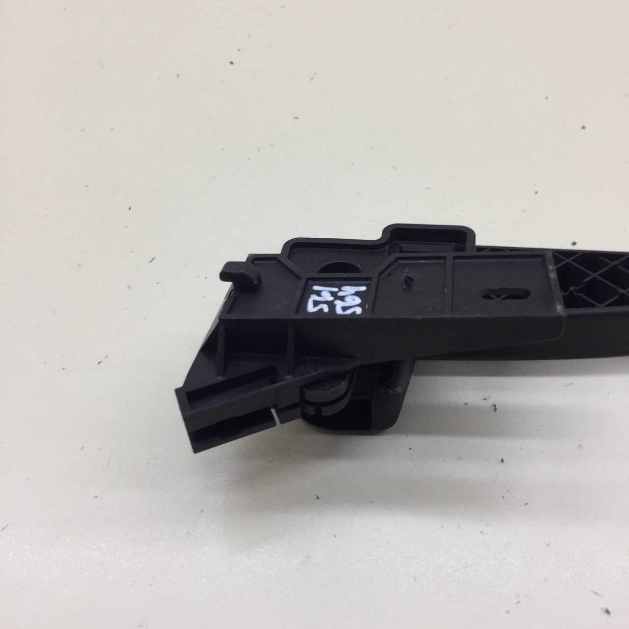 Ручка открывания капота Volkswagen Polo (MK5) 2011-2020 Ручка открывания капота Volkswagen Polo (MK5) 2011-2020