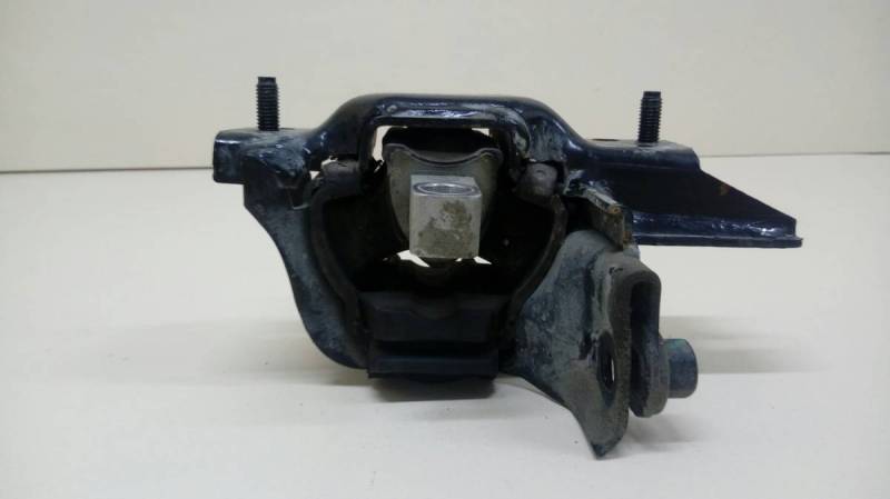 Опора КПП левая Volkswagen Polo (MK5) 2011-2020 Опора КПП левая Volkswagen Polo (MK5) 2011-2020