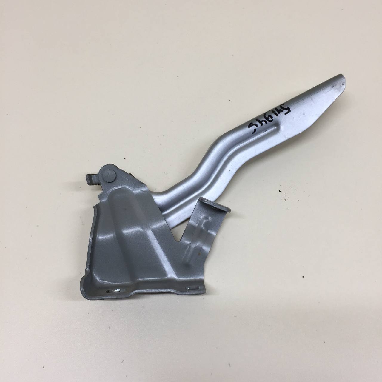 Петля капота правая Nissan Qashqai (J11) 2014> Петля капота правая Nissan Qashqai (J11) 2014>