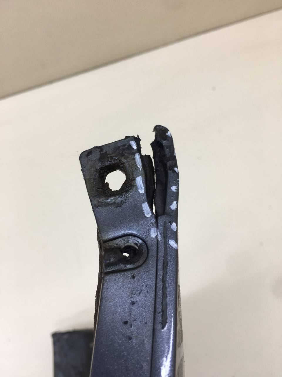 Бампер передний Mitsubishi Lancer 9  (CS/Classic) 2000-2011