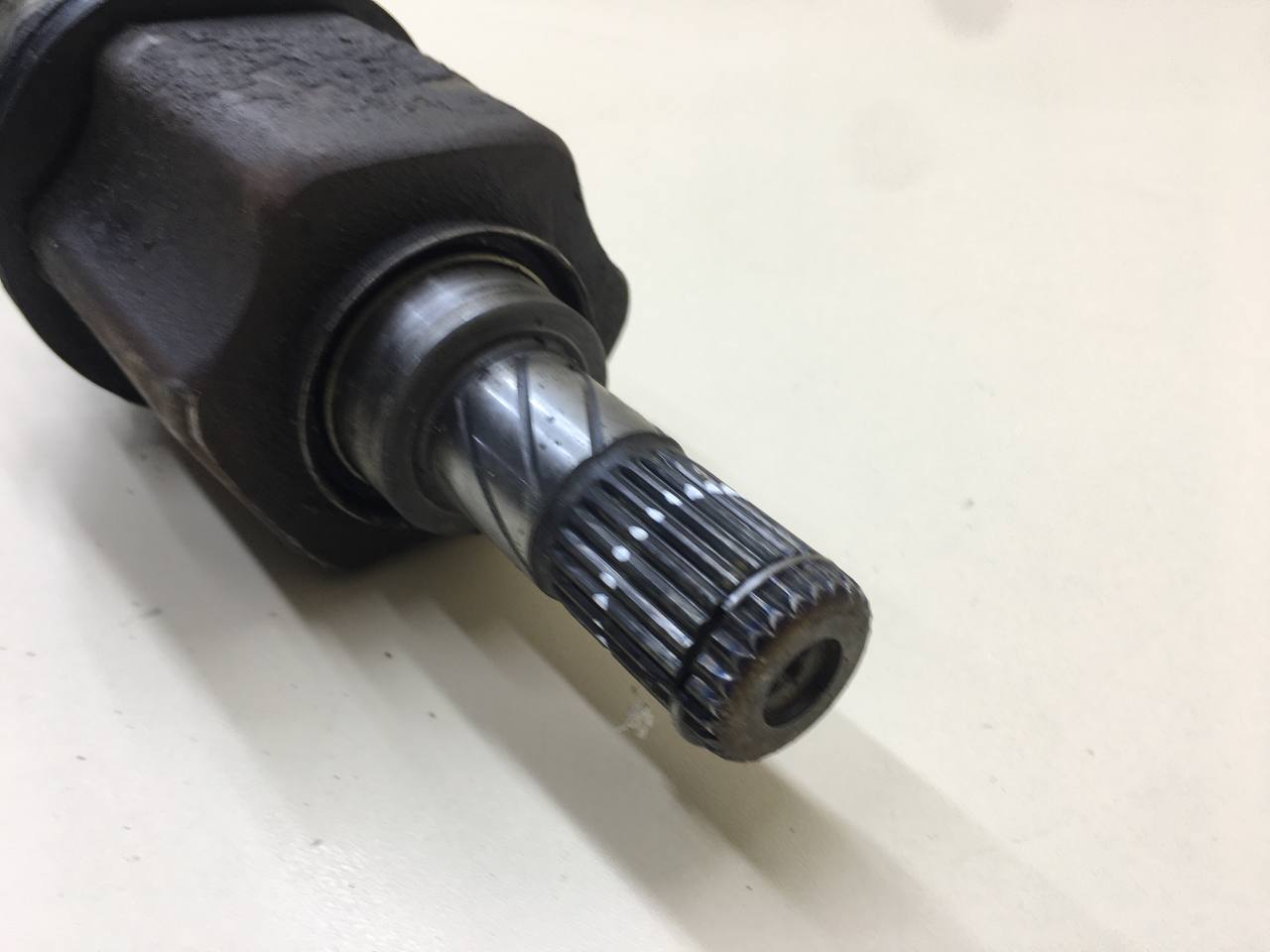 Полуось передняя левая Nissan Primera (P12) 2002-2007 Полуось передняя левая Nissan Primera (P12) 2002-2007
