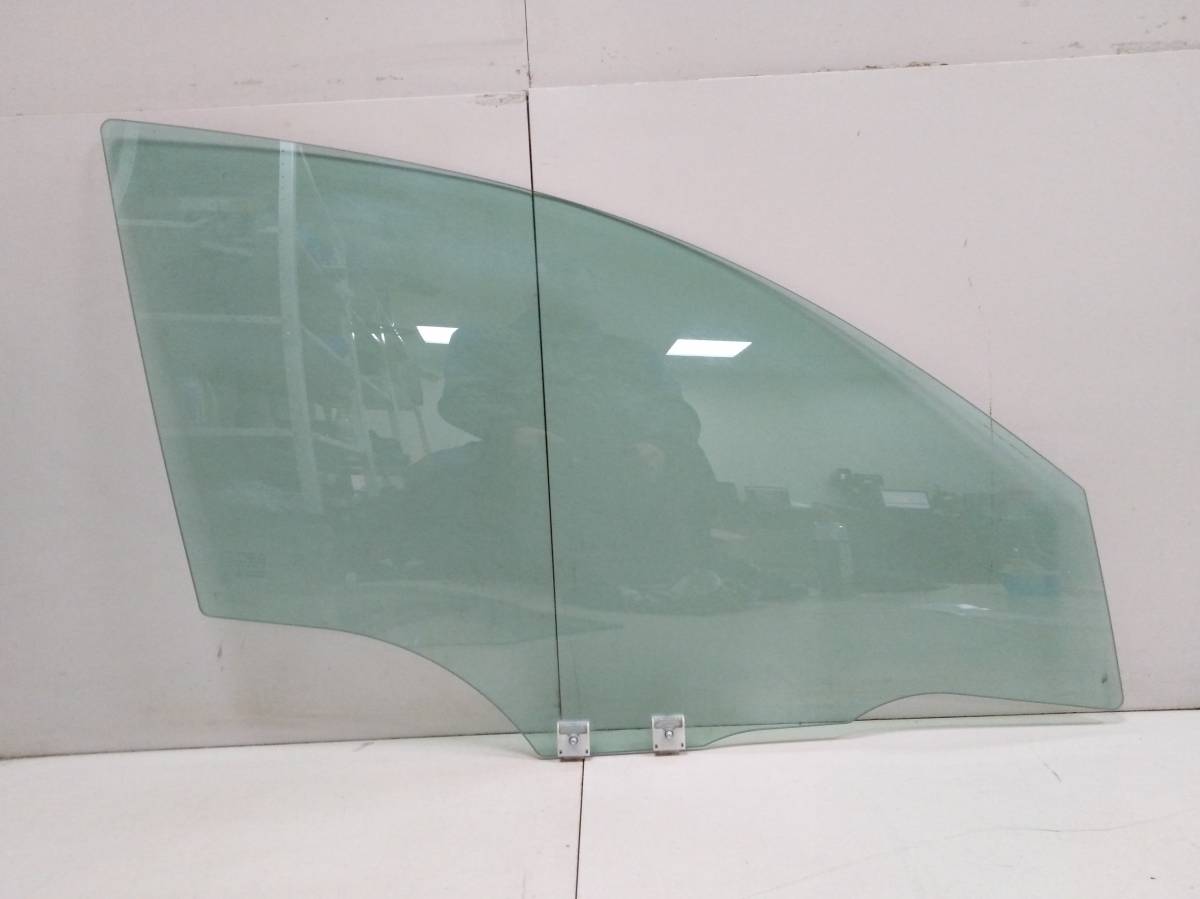 Стекло двери передней правой Mazda Mazda 3 (BK) 2002-2009