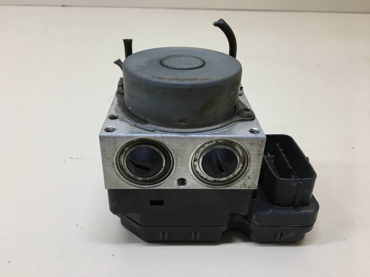 Блок ABS (насос) Toyota Auris (E150) 2006-2012