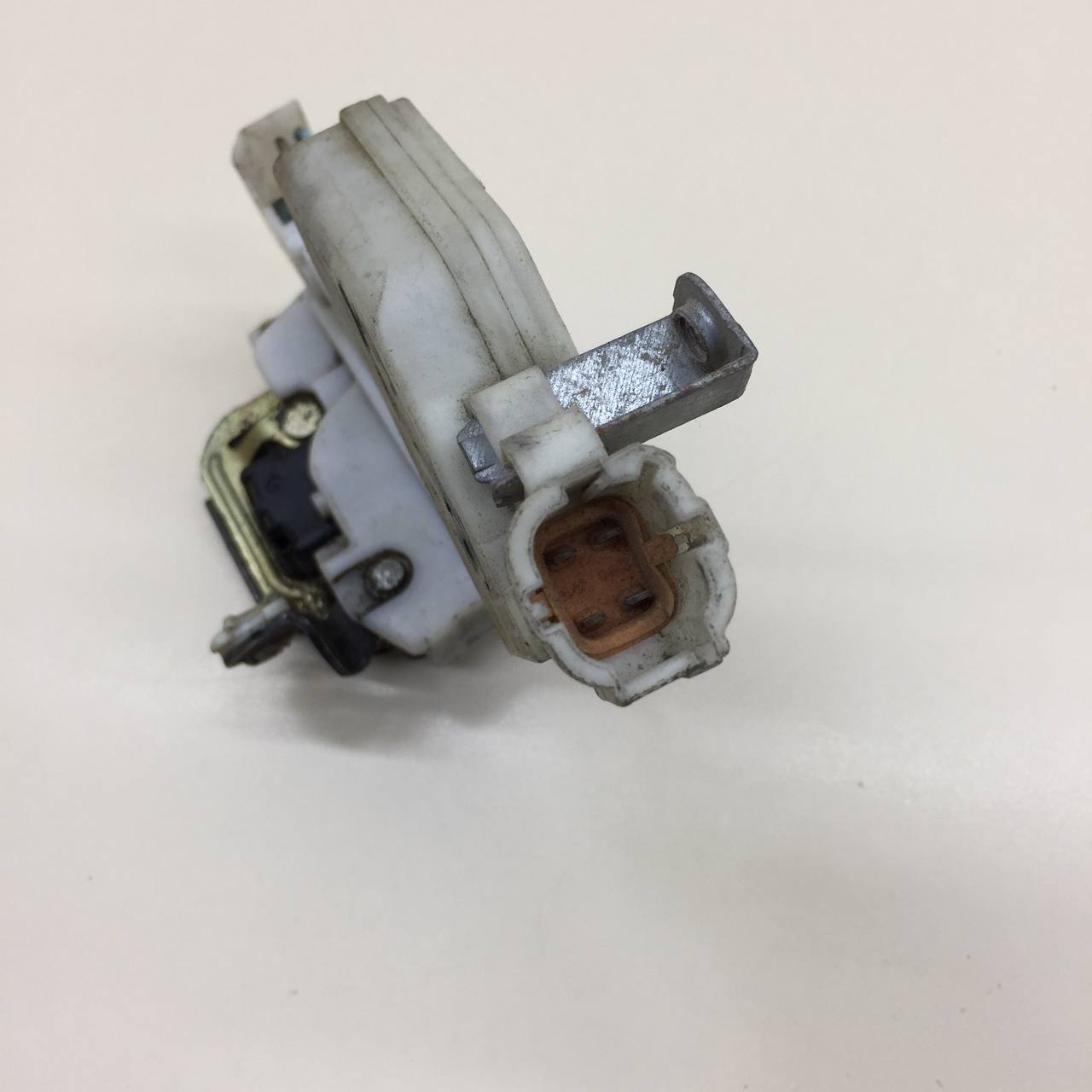 Замок двери задней правой Nissan Almera Classic (B10) 2006-2013