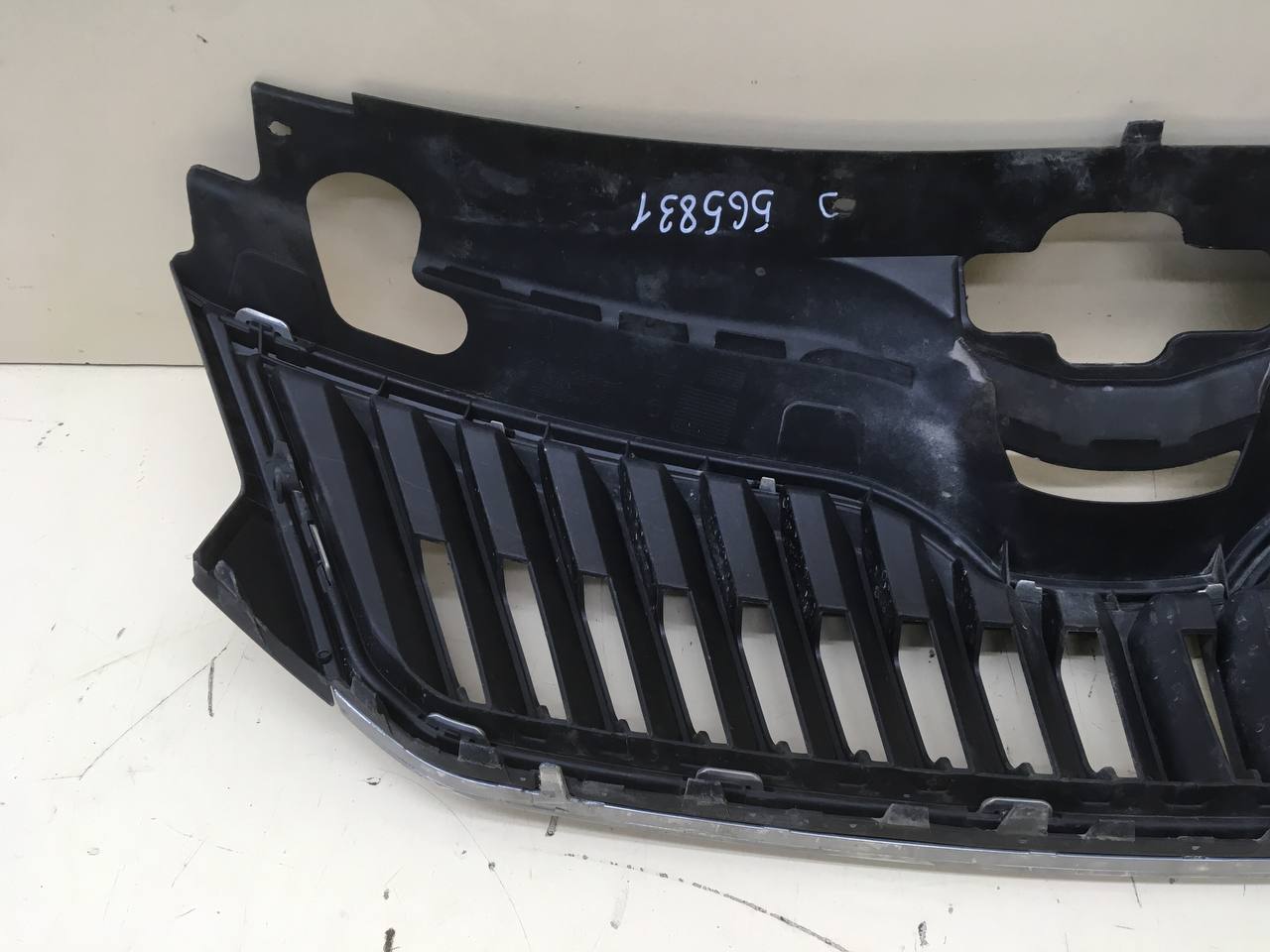 Решетка радиатора Skoda Rapid 2012-2020