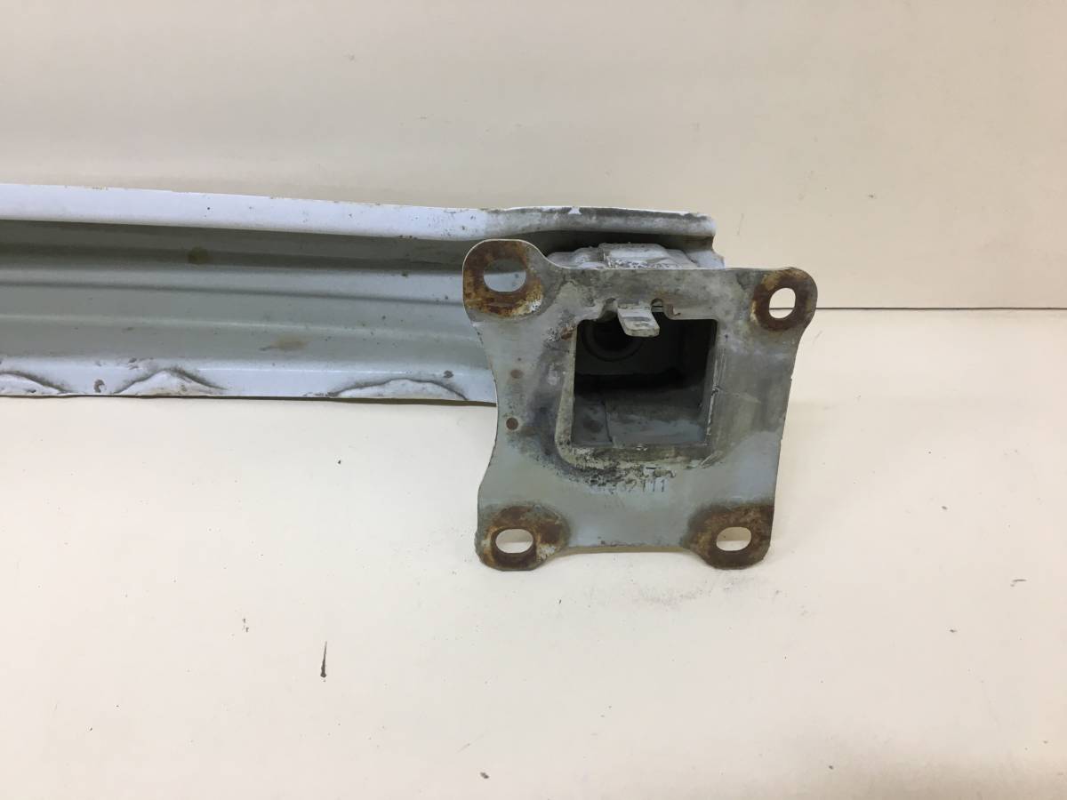 Усилитель заднего бампера Skoda Yeti 2009>