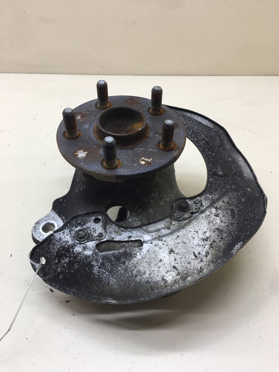 Кулак поворотный передний правый Lexus LS460 (XF40) 2006-2017