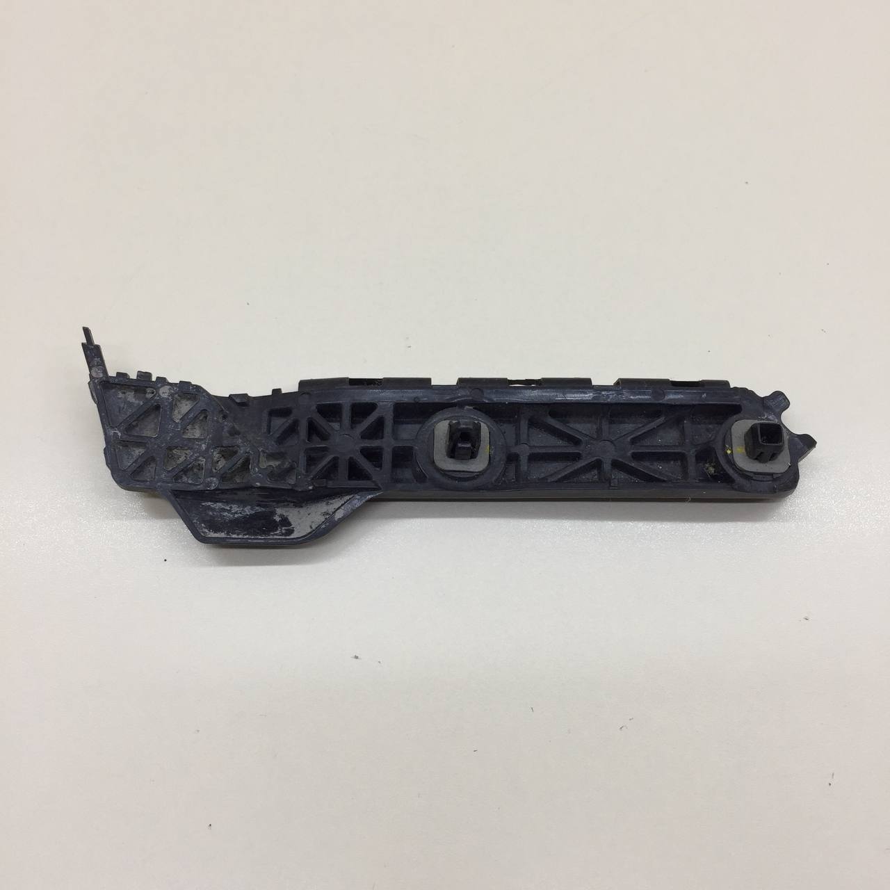 Кронштейн заднего бампера правый Toyota Yaris (P90) 2005-2011 Кронштейн заднего бампера правый Toyota Yaris (P90) 2005-2011