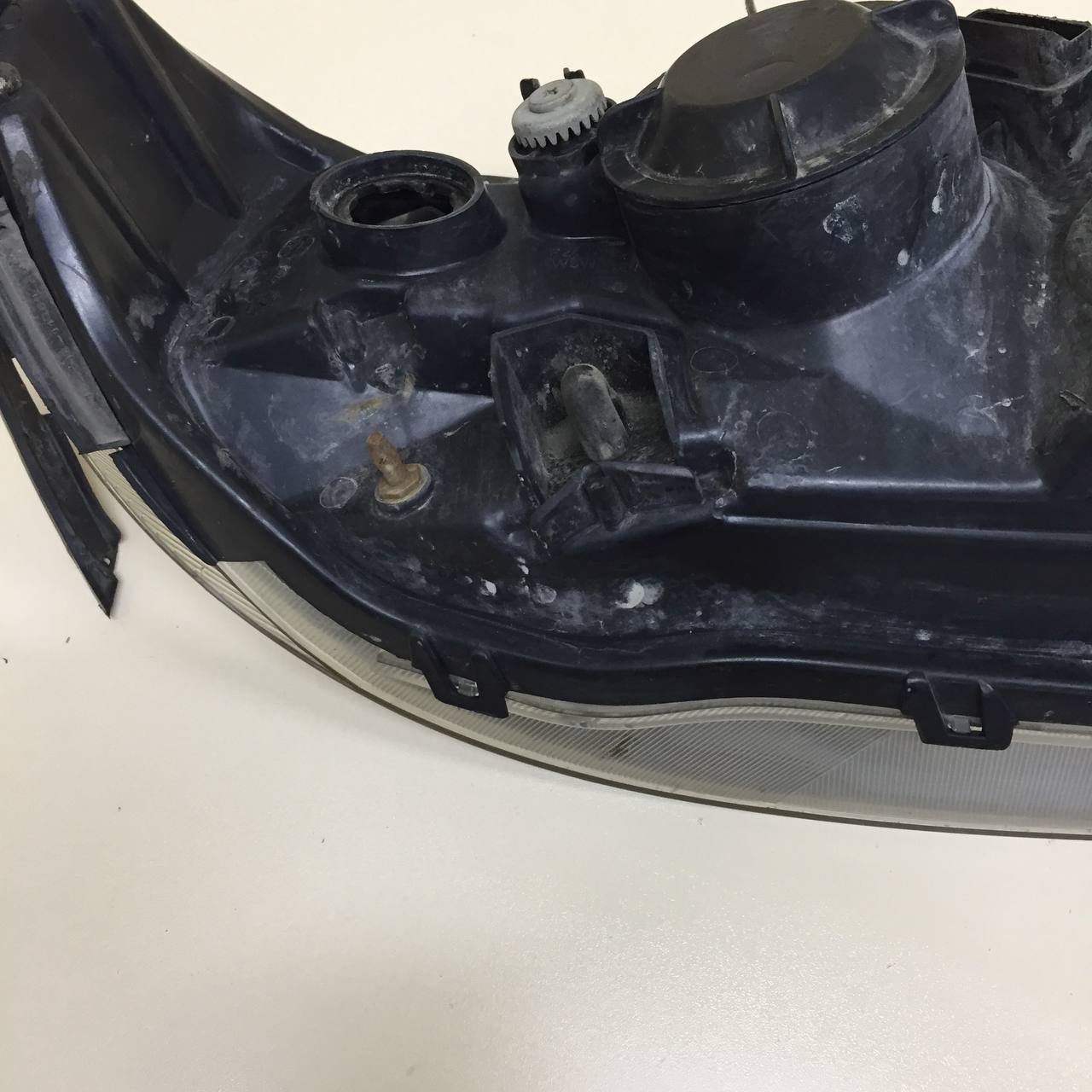 Фара левая Nissan Almera (N16) 2000-2006 Фара левая Nissan Almera (N16) 2000-2006