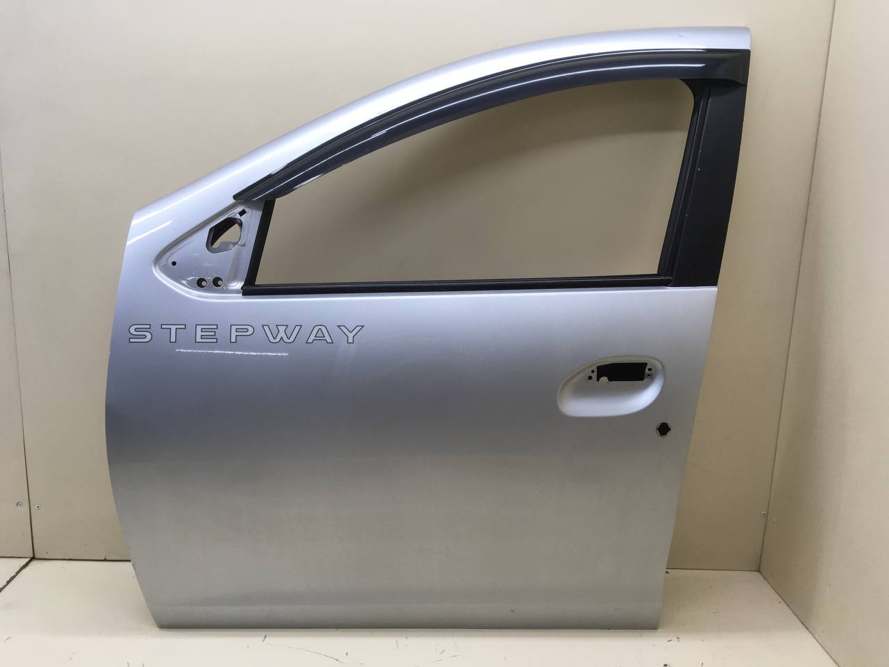 Дверь передняя левая Renault Sandero Stepway (5S) 2014-2022 Дверь передняя левая Renault Sandero Stepway (5S) 2014-2022