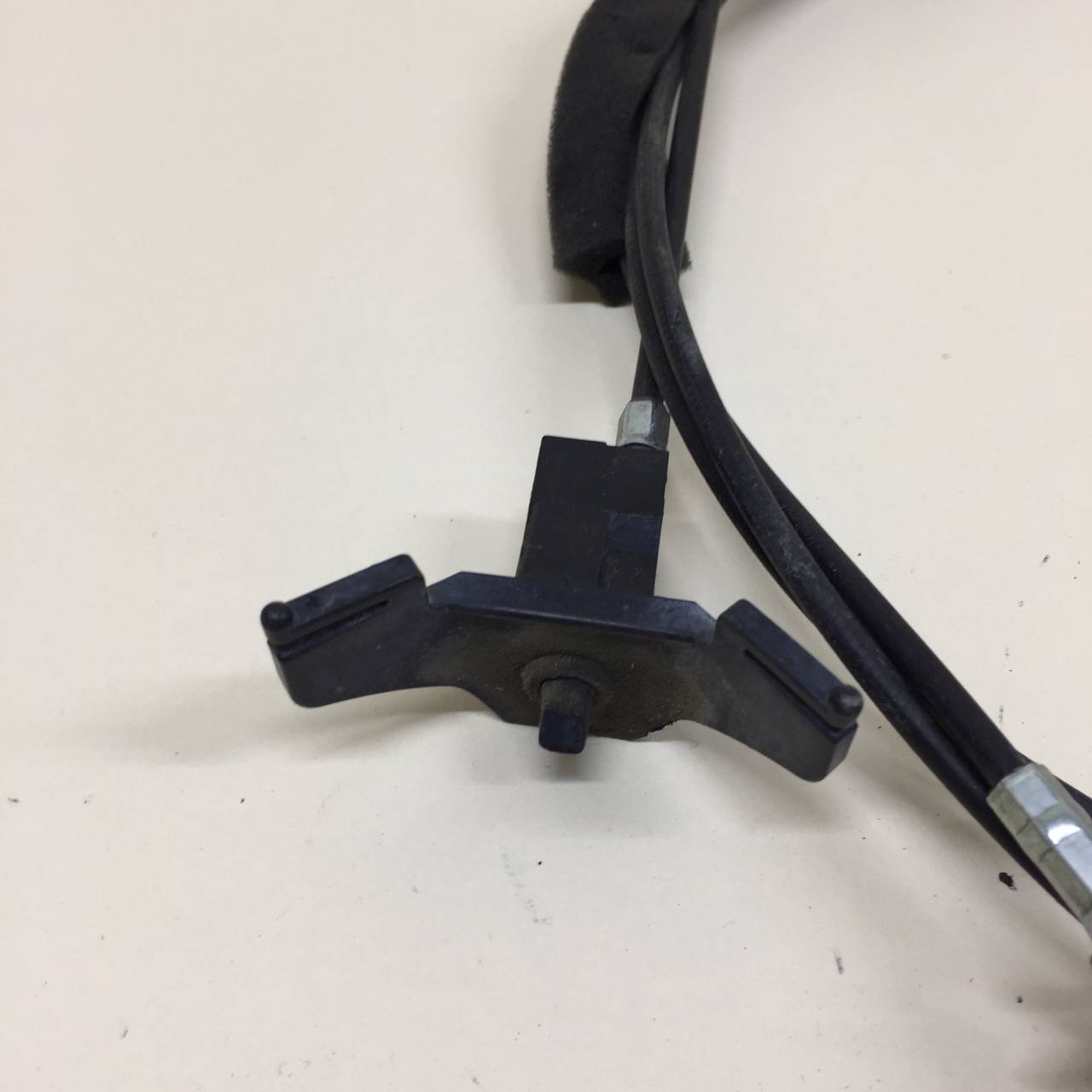 Ручка открывания багажника Mitsubishi Lancer X (CX, CY) 2007> Ручка открывания багажника Mitsubishi Lancer X (CX, CY) 2007>