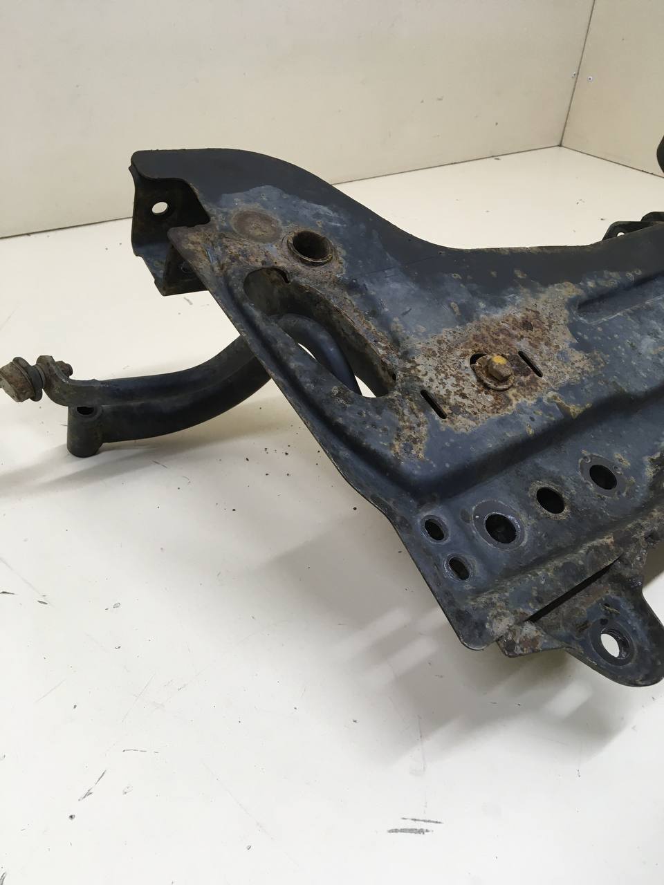 Балка подмоторная Ford Fusion (JU) 2002-2012 Балка подмоторная Ford Fusion (JU) 2002-2012
