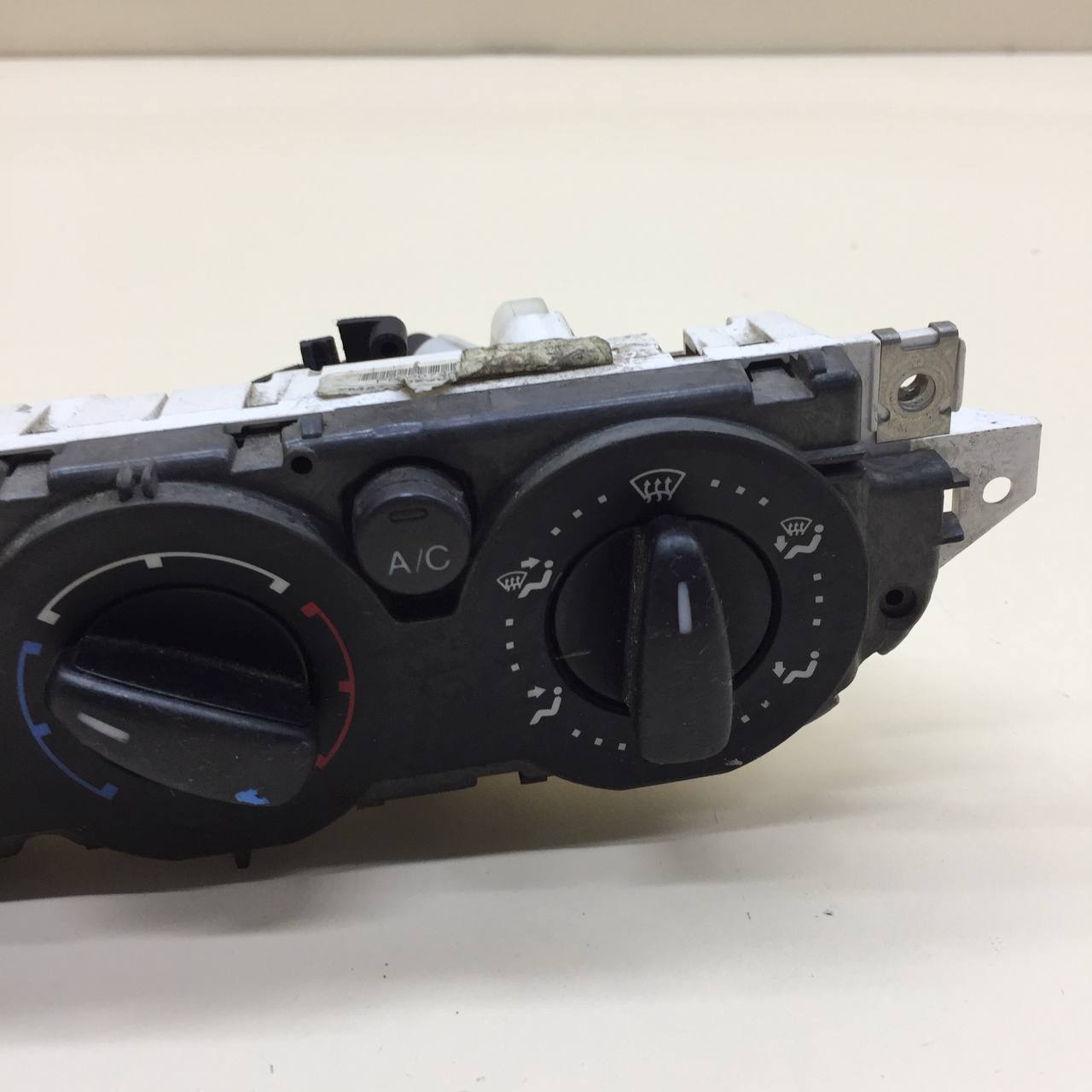 Блок управления отопителем Ford Focus 2 (DA) 2005-2008