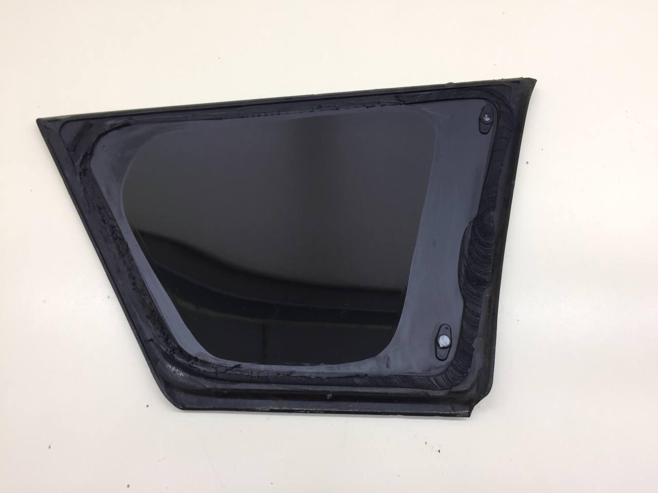 Стекло кузовное глухое левое Mitsubishi Outlander XL (CW) 2006-2012 Стекло кузовное глухое левое Mitsubishi Outlander XL (CW) 2006-2012