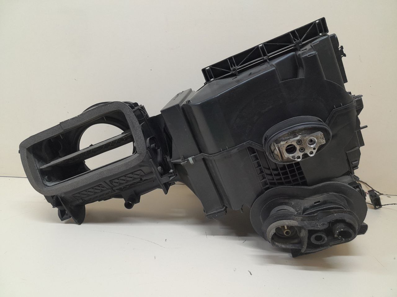 Корпус отопителя Skoda Rapid 2012-2020 Корпус отопителя Skoda Rapid 2012-2020