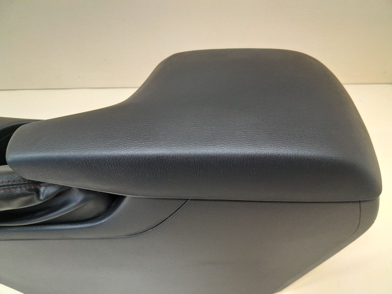 Консоль центральная Mazda Mazda 3 (BM) 2013-2016 Консоль центральная Mazda Mazda 3 (BM) 2013-2016