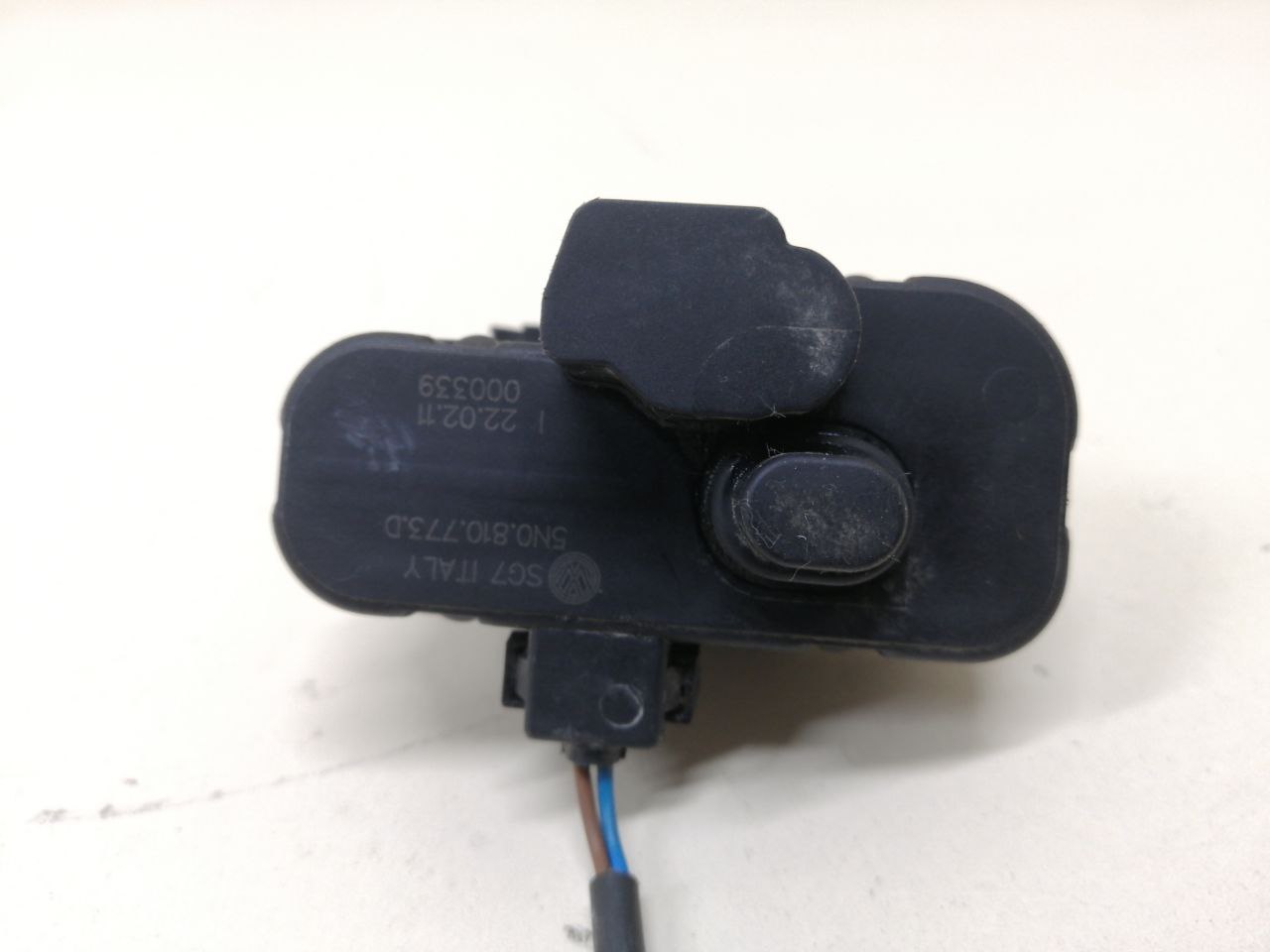 Активатор замка крышки бензобака Volkswagen Tiguan (5N1) 2007-2011 Активатор замка крышки бензобака Volkswagen Tiguan (5N1) 2007-2011