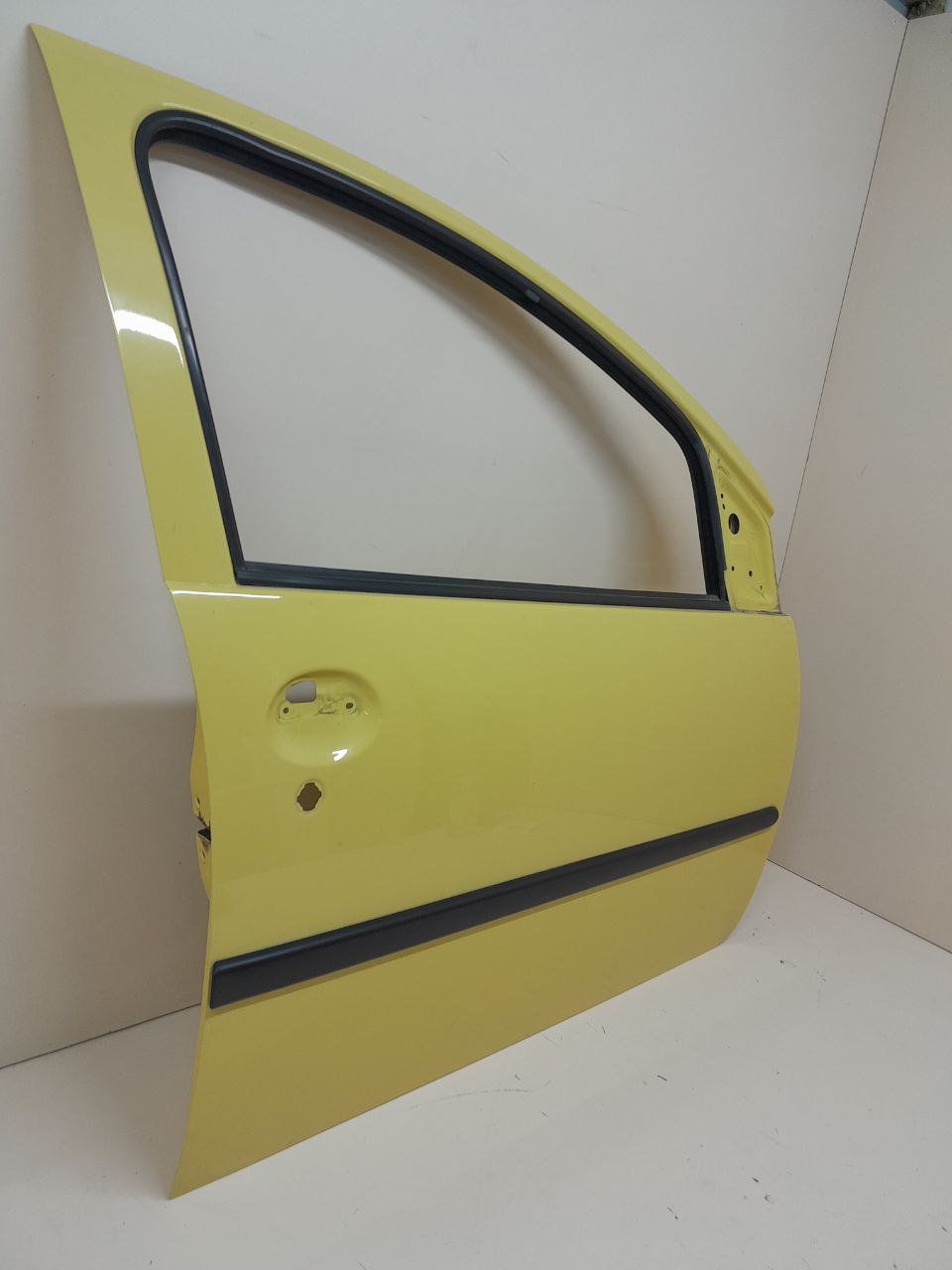 Дверь передняя правая Peugeot 107 2006-2014