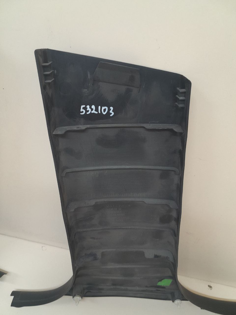 Обшивка стойки BMW 3-series E90/E91 2005-2011