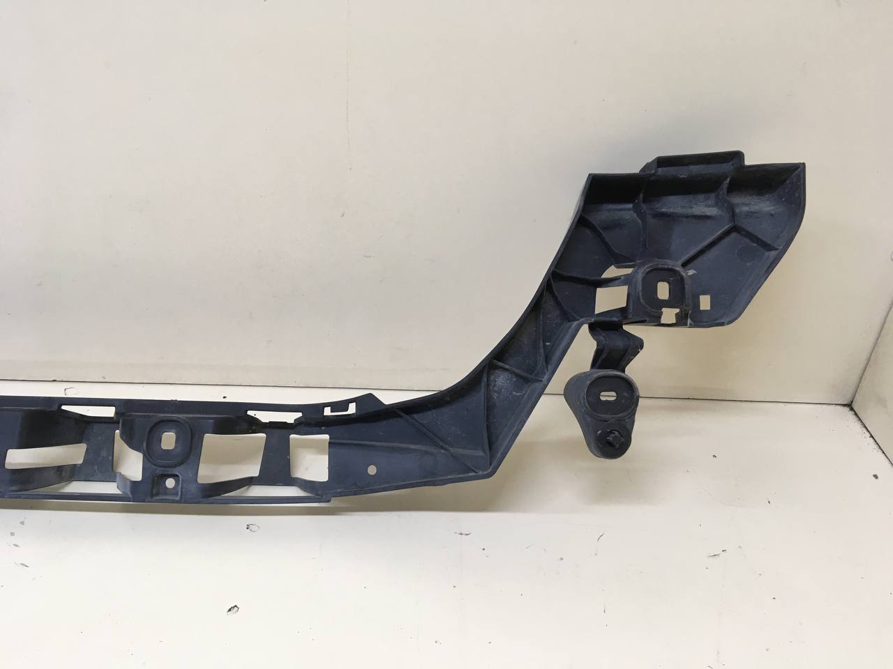 Кронштейн заднего бампера Jaguar XE (760) 2014-2021