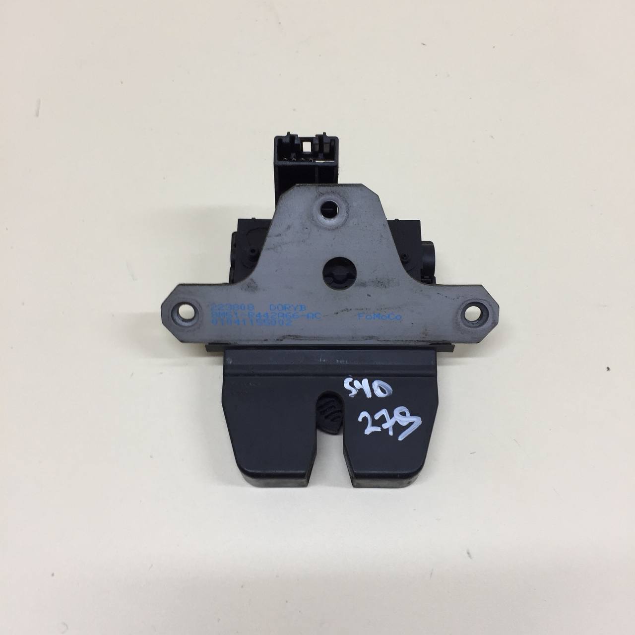Замок багажника Ford Focus 2 (DB) 2008-2011 Замок багажника Ford Focus 2 (DB) 2008-2011