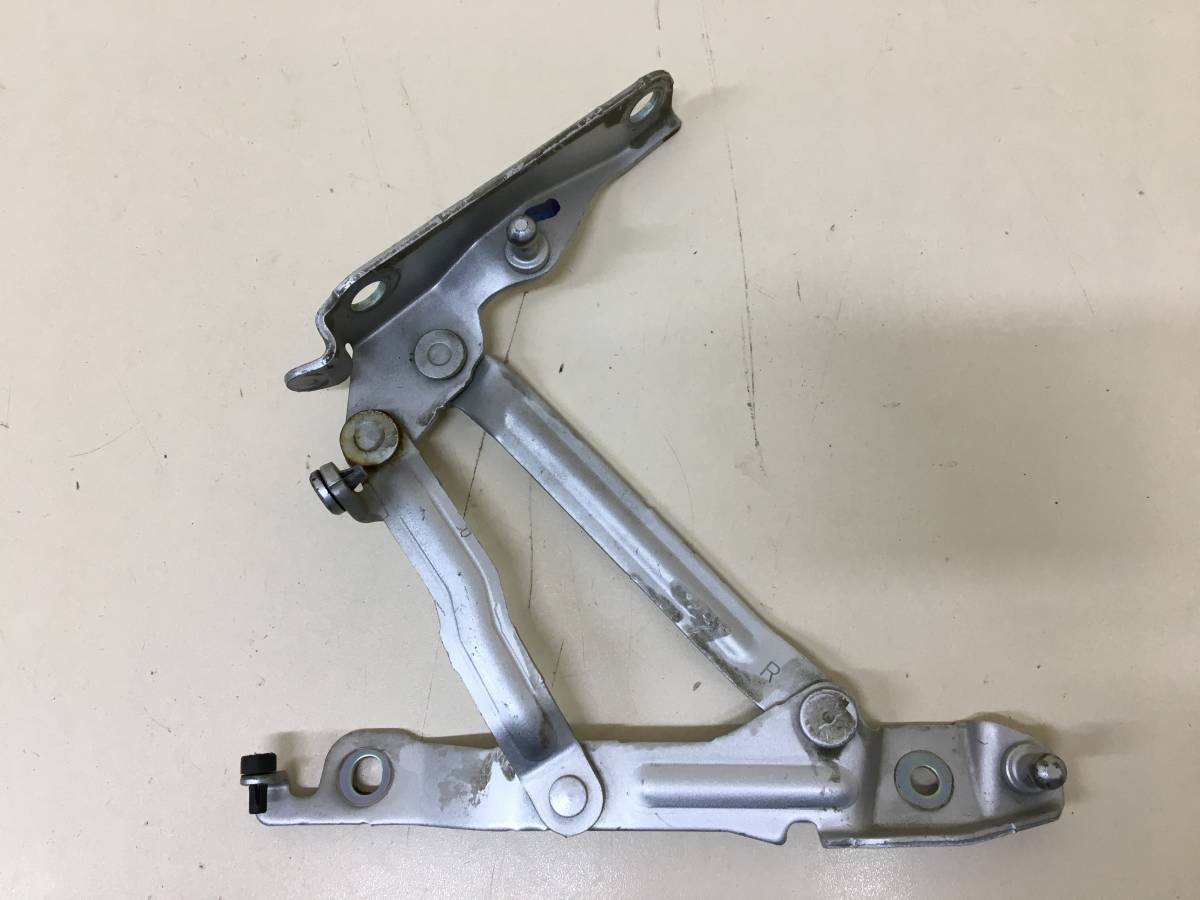 Петля крышки багажника Mazda Mazda 3 (BK) 2002-2009