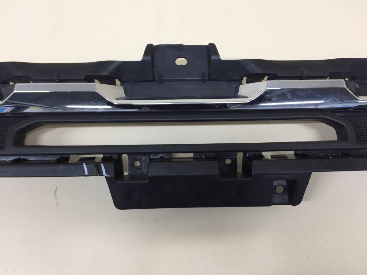 Решетка в бампер центральная Haval Haval F7 2019>