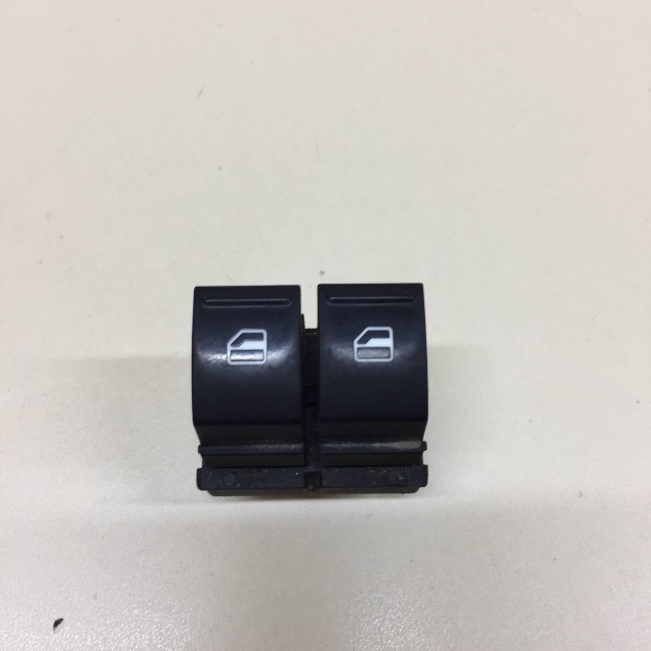 Блок управления стеклоподъемниками Volkswagen Polo (HB) 2009>